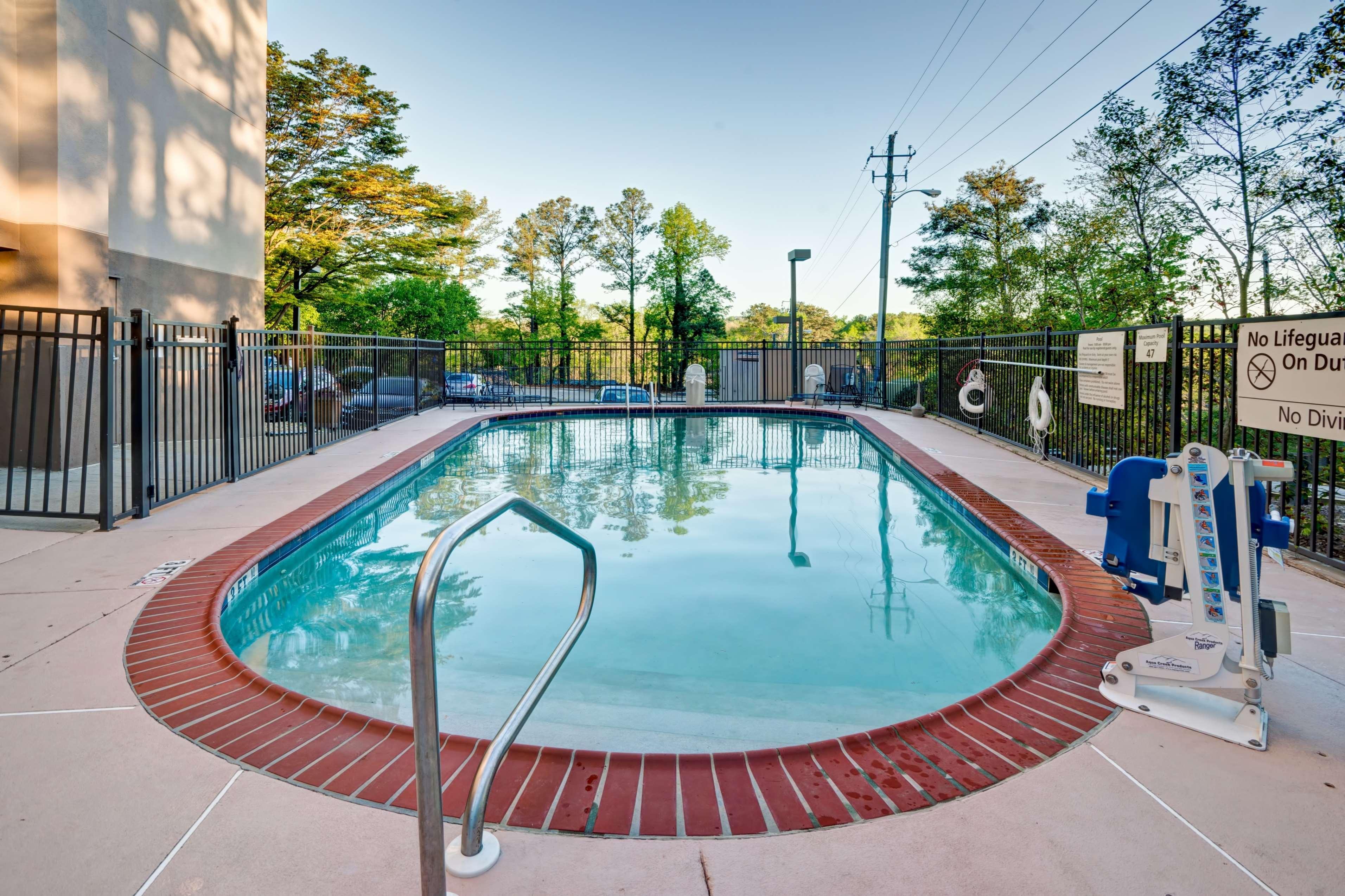 Hampton Inn Birmingham/Mountain Brook Екстериор снимка