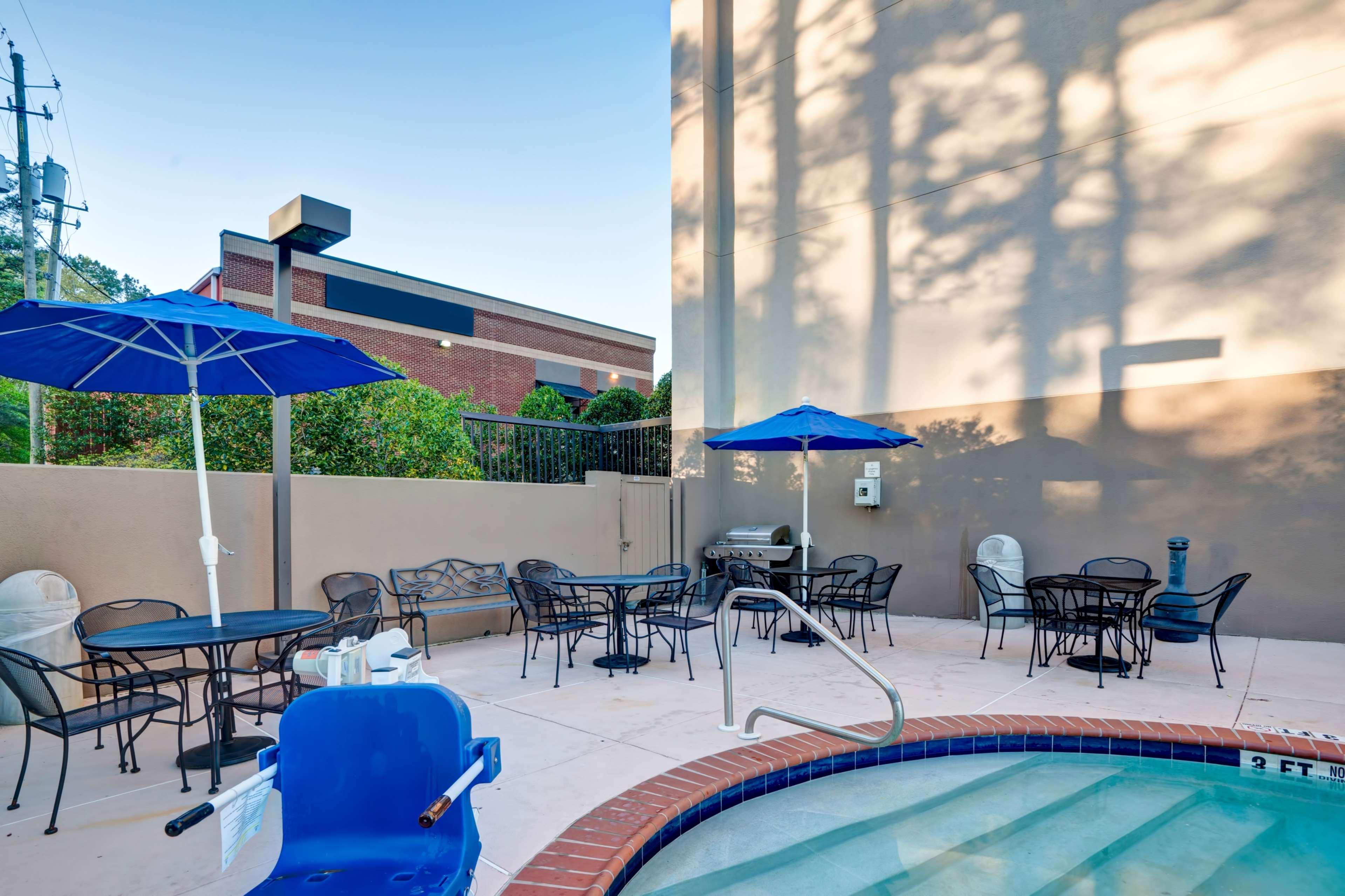 Hampton Inn Birmingham/Mountain Brook Екстериор снимка
